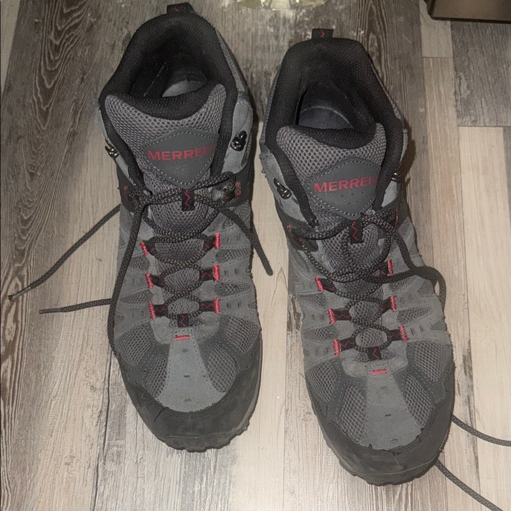 Merrell Men's Athletic Gray and Red Shoes only worn a hand full of times